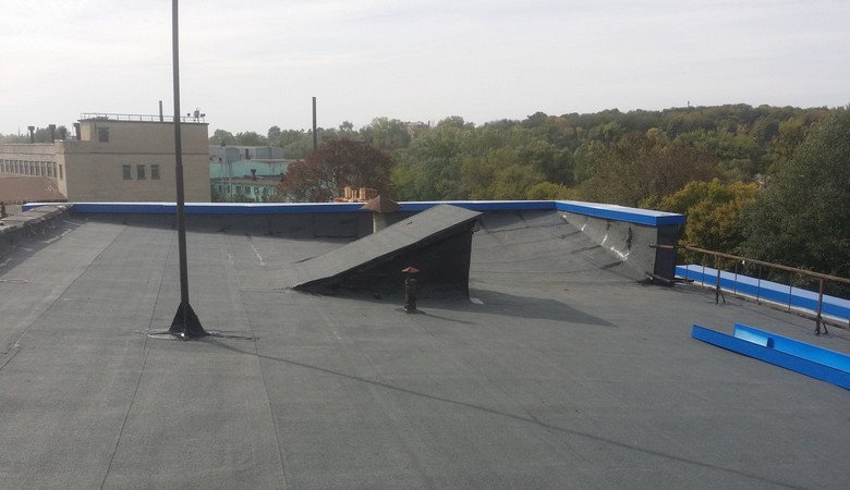 К осени отремонтируют 713 харьковских крыш