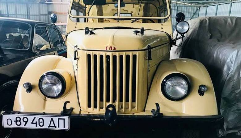 В коллекции харьковчанина – более ста ретромобилей (видео)