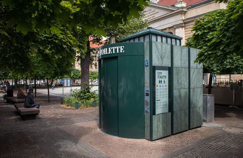 Харьковчане просят обеспечить город туалетами