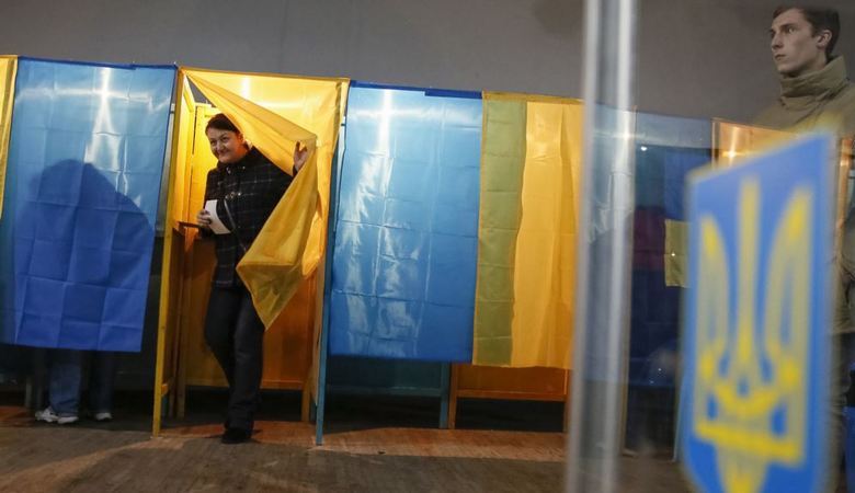 На выборах в ОТГ в Украине зафиксированы факты подкупа избирателей. Уголовные производства открыты в 5 областях (ВИДЕО)