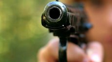 В Харькове водитель внедорожника расстрелял пассажира другого авто из травматического пистолета (видео)