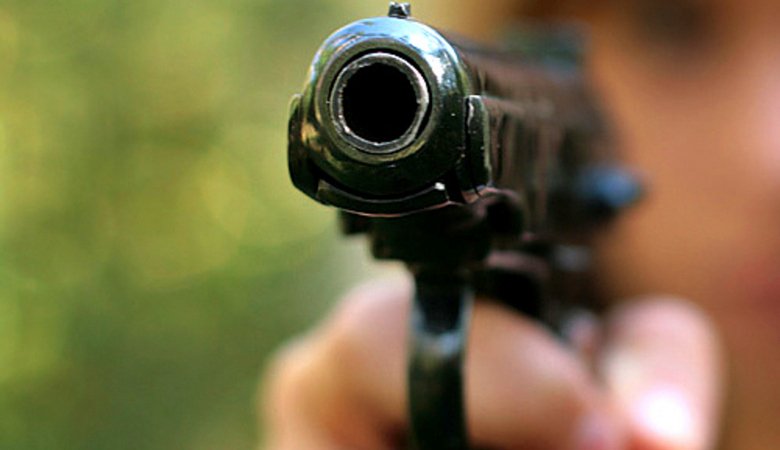 В Харькове водитель внедорожника расстрелял пассажира другого авто из травматического пистолета (видео)