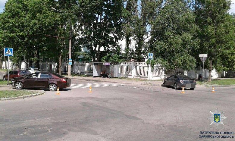 В Харькове столкнулись две иномарки