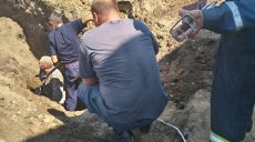В Дергачах по время работ мужчину засыпало землей