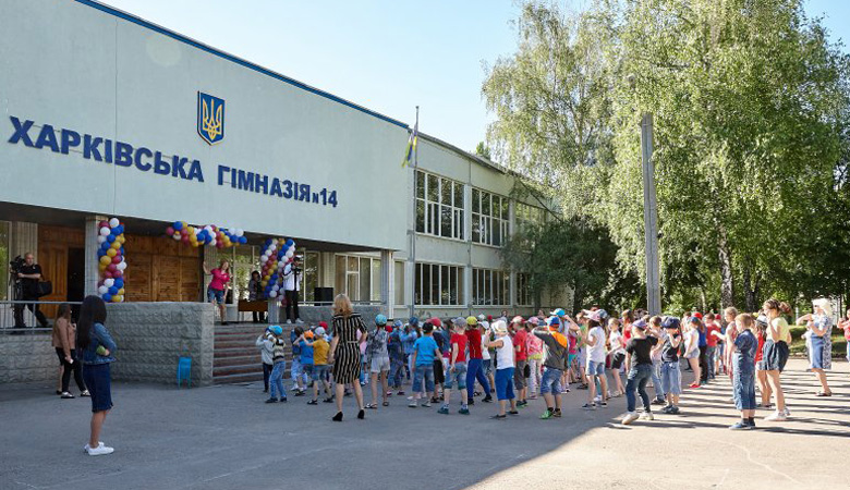 В харьковских школах открылись летние лагеря (видео)