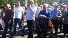 В Харькове участников маевки облили кефиром (ФОТО)