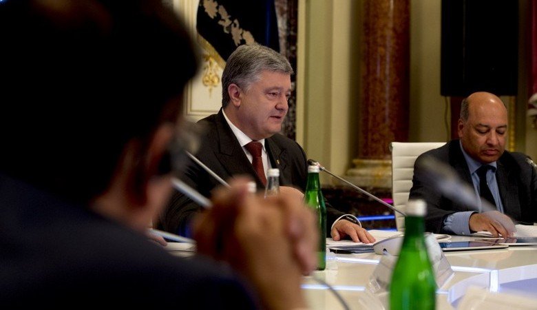 Порошенко заявил, что поддерживает отмену моратория на продажу земли