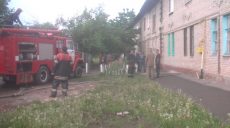 На Багратиона пожарные эвакуировали людей по автолестнице (видео)