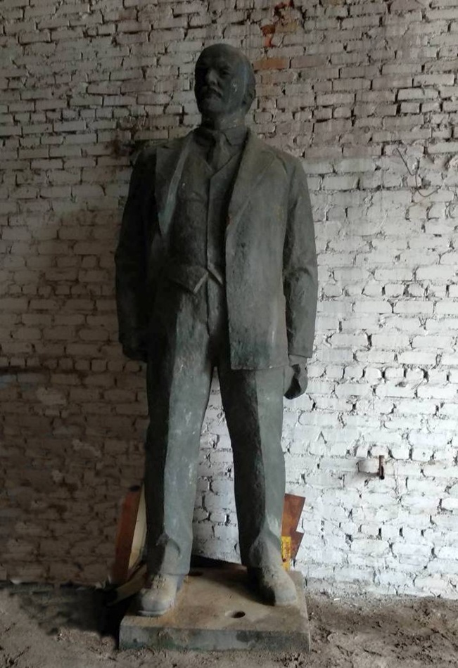 Полмиллиона за Ленина: в Харьковской области продают памятник Ильичу