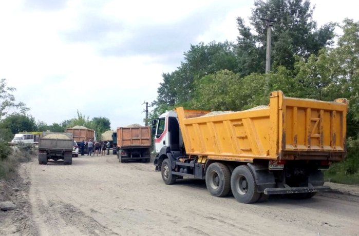 Полицейские обеспечили охрану общественного порядка во время акции протеста в Безлюдовке