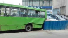 На Шишковской маршрутный автобус въехал в ВАЗ (Фото)