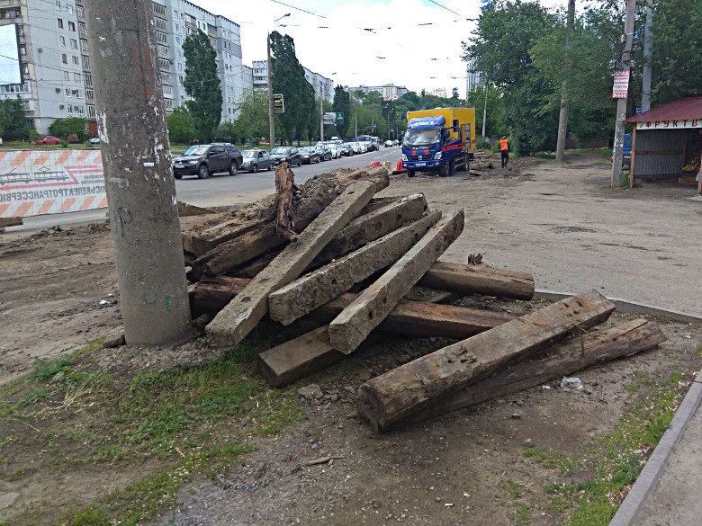 На улицах Матюшенко и Веснина сняли старые рельсы (ФОТО)
