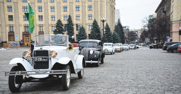 По центру Харькова проедут ретро-автомобили