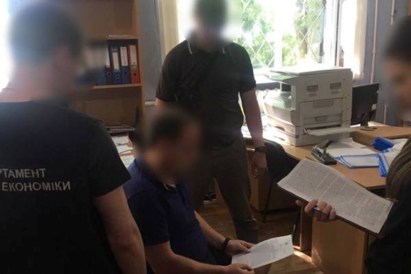 На Харьковщине задержан за взятку руководитель райотдела регистрации прав на недвижимость