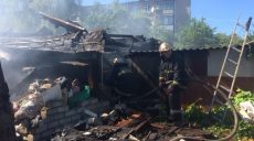 В переулке Кондратюка сгорела хозяйственная пристройка (фото)