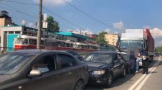 На ул. Полтавский шлях Daf «домино» повредил 3 автомобиля (фото)