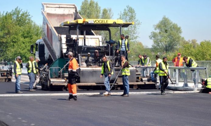 Средства на ремонты дорог на Харьковщине за счет госбюджета перераспределены