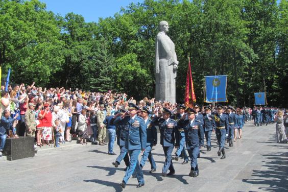 В Харькове выпустили 350 офицеров