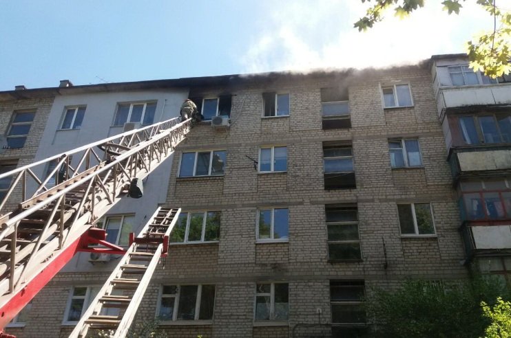 На Каркача горела многоэтажка. 1 человек погиб