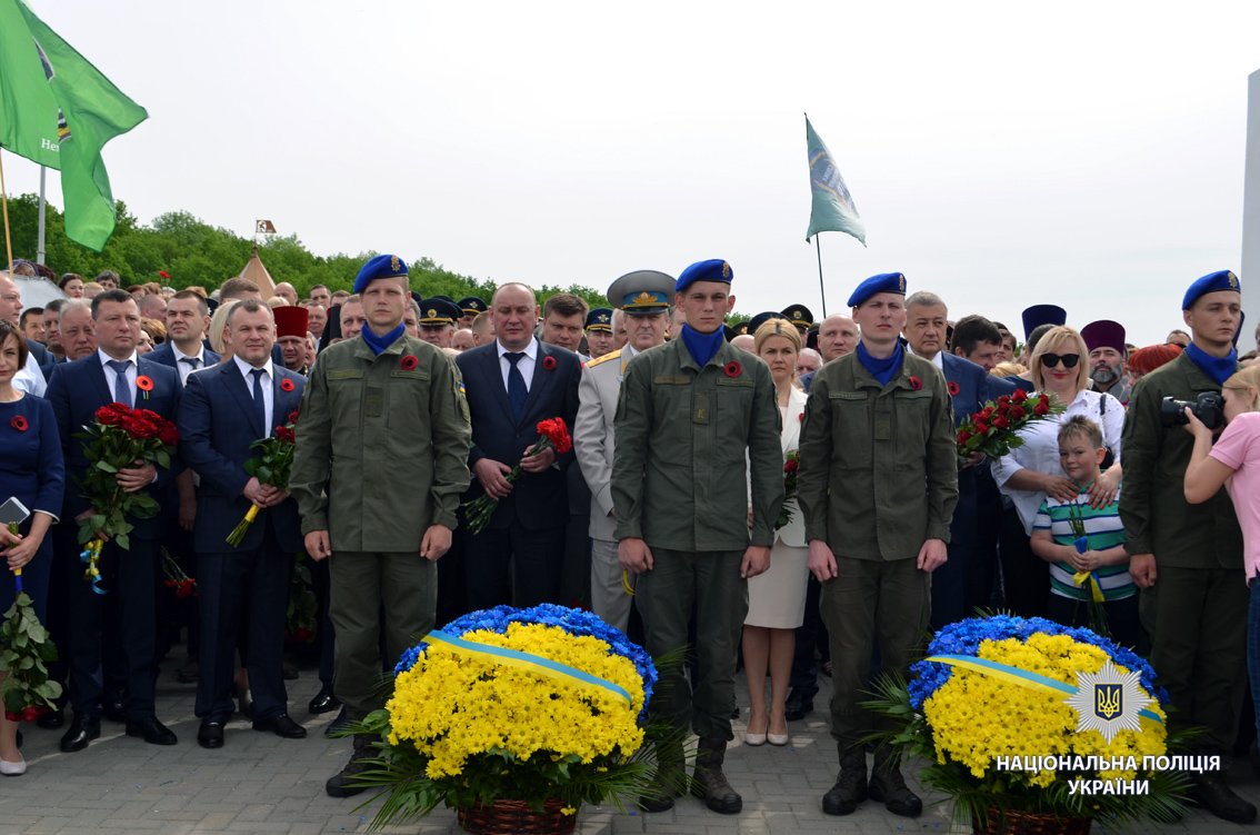 Торжества в Харькове прошли спокойно (фоторепортаж)