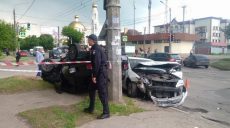 В Харькове по вине пьяного водителя две иномарки превратились в груду металлолома (фото)