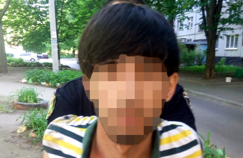 Азербайджанец ограбил женщину на Академика Павлова