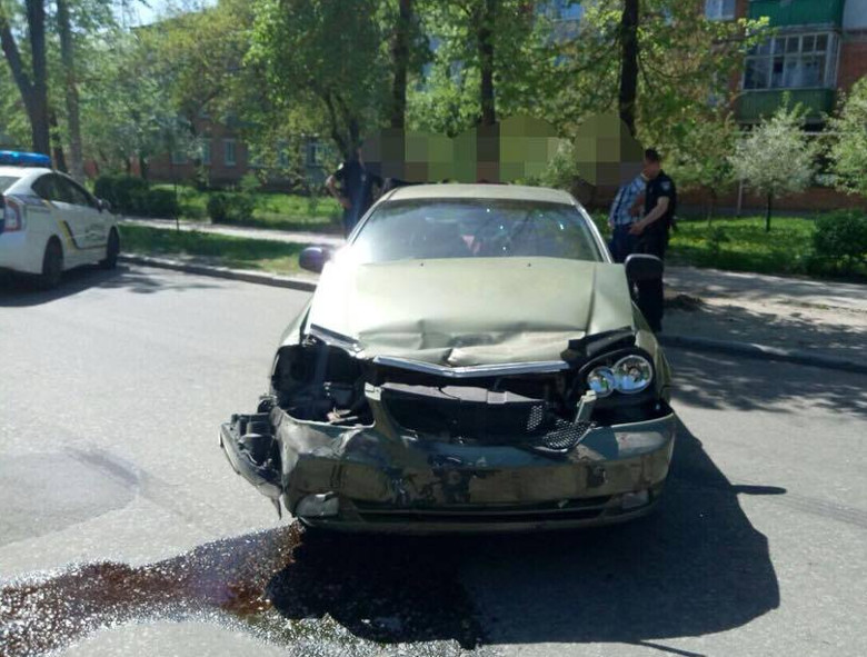 На ХТЗ друг в друга врезались две легковушки