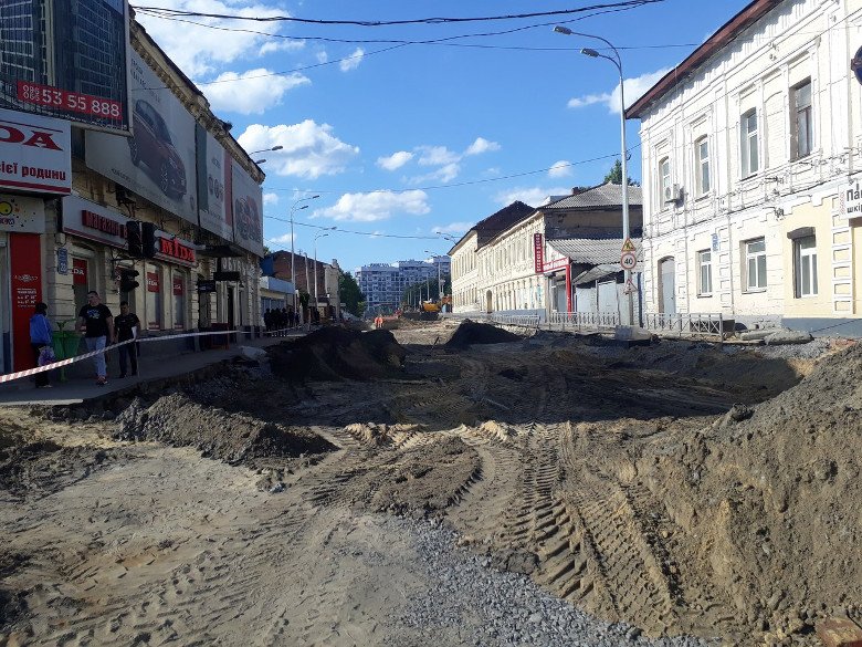 На Клочковской полностью переделывают проезжую часть (ФОТО)