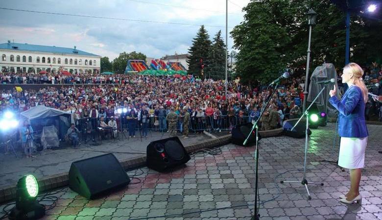 Светличная поздравила жителей Изюма с 337-летием города