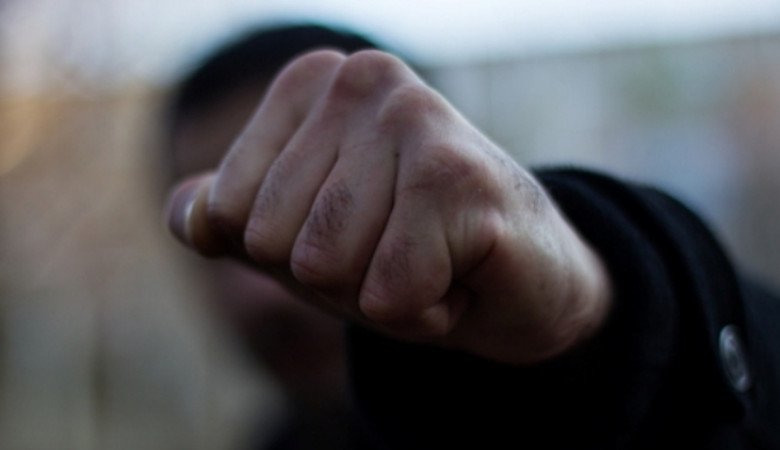 В Богодухове грабитель избил парня