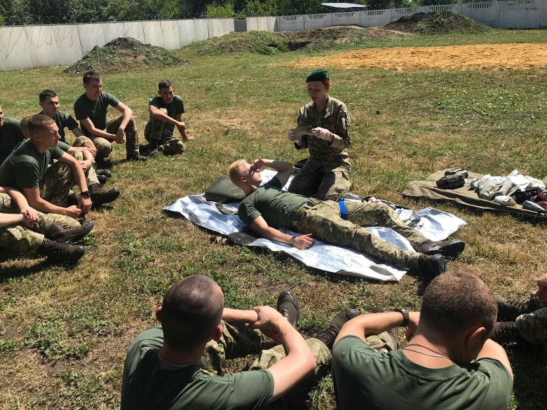 Двадцать два молодых офицера-пограничника обучились тактической медицине (фоторепортаж)