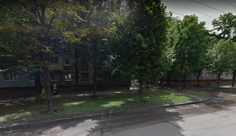 Харьковчане требуют привести в порядок тротуары на Новых домах