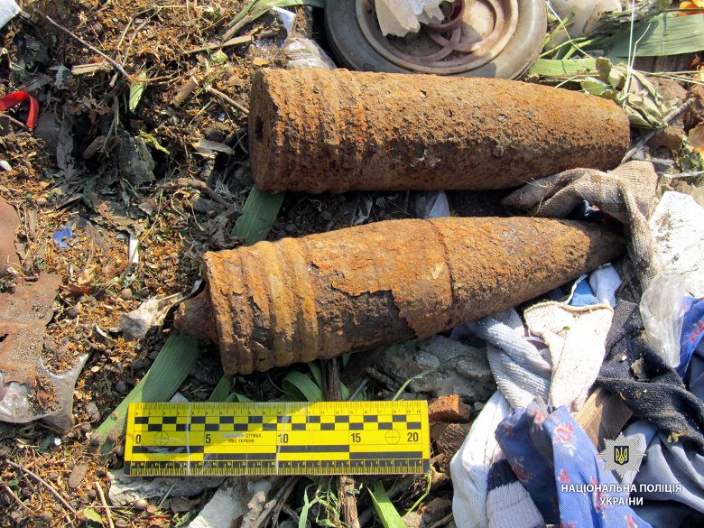 В районе Нового быта на помойку выбросили 2 снаряда (ФОТО)