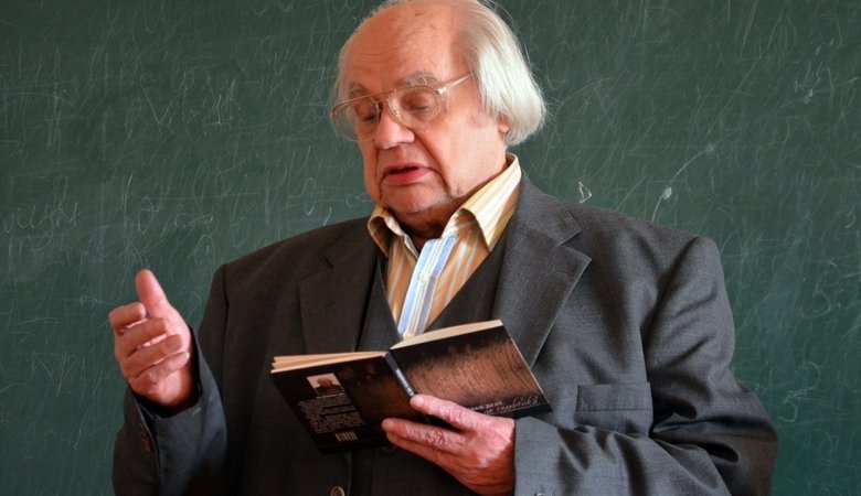 Умер Иван Драч
