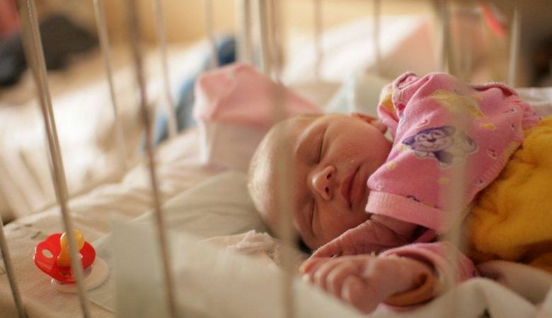 В Украине в два раза больше людей умирает, чем рождается — Госстат
