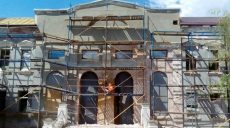 В Волчанске ремонтируют здание поликлиники, которому больше 100 лет (видео)
