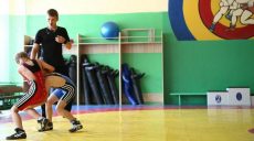 В Купянске продолжается ремонт детско-юношеской спортивной школы (видео)