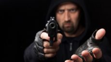 Полиция разыскивает налетчика, ограбившего харьковчанина почти на 300 тыс. грн