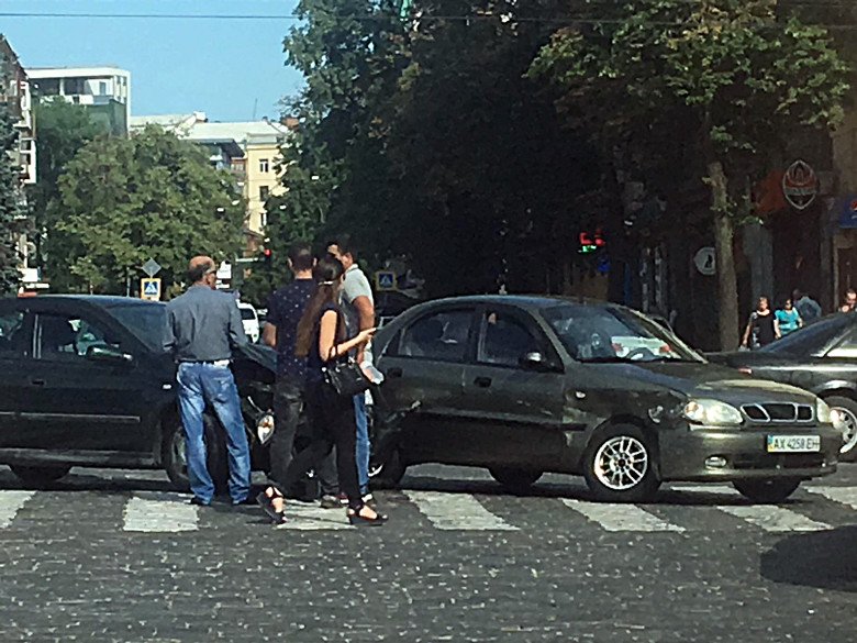 На пересечении Сумской и площади Свободы произошло ДТП (фото)