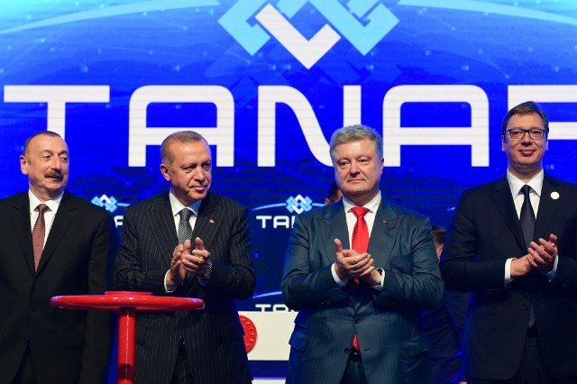Порошенко рассчитывает на альтернативные поставки азербайджанского газа через TANAP