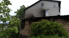 Из-за короткого замыкания электросети в Харькове сгорел первый этаж дома