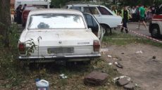 В Киеве взорвалось авто во дворе дома, четверо детей ранены