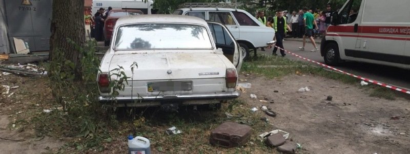 В Киеве взорвалось авто во дворе дома, четверо детей ранены