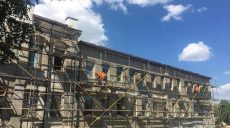 В Волчанской больнице идут ремонтные работы (фоторепортаж)