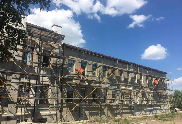 В Волчанской больнице идут ремонтные работы (фоторепортаж)