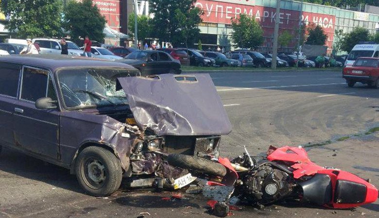 ДТП: в Харькове за день разбился второй мотоцикл (ФОТО)