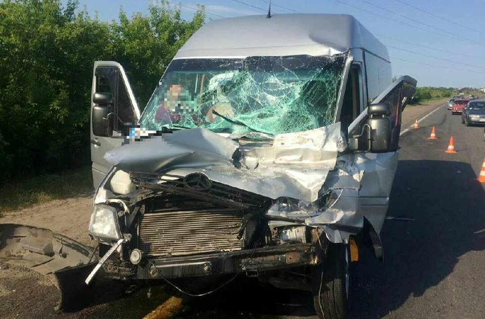 На Лозовеньковском проспекте Mercedes столкнулся со Skania