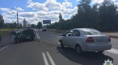 На Салтовском шоссе автомобили столкнулись «на встречке» (фото)