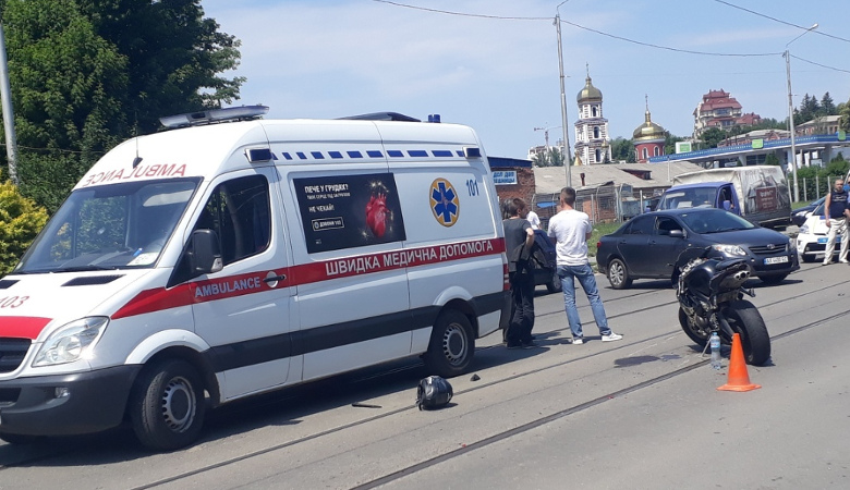 ДТП: возле РОСТа сбили мотоциклиста (ФОТО)