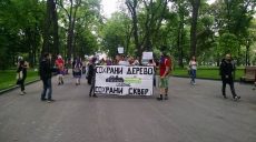 В Харькове провели акцию против строительства парковки в саду Шевченко (фото)